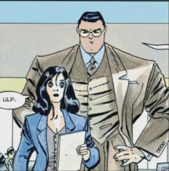 Clark Kent is right behind Lois